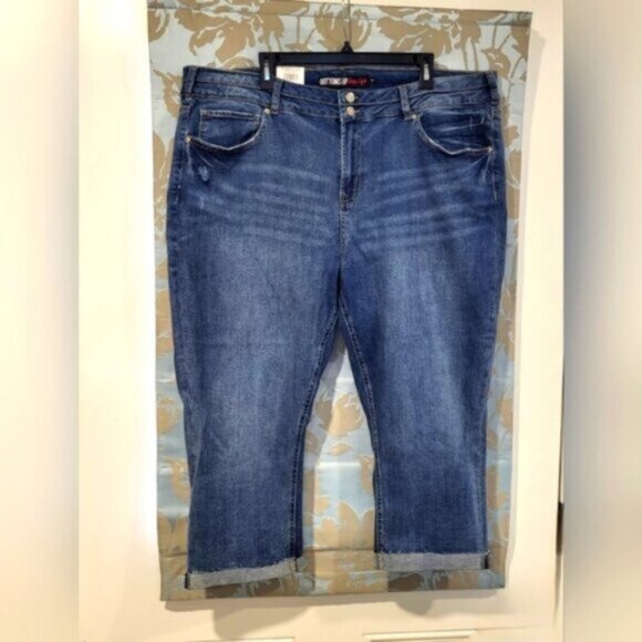 Denim Cotton  Skinny Capri NWT Women's Sz 24 - Picture 1 of 8